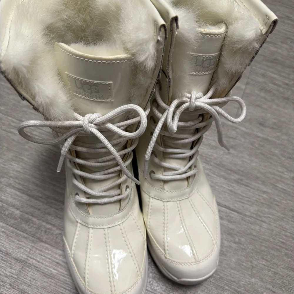 UGG Women's Adirondack III Patent Boot in White Color (Size 10) - Picture 2 of 5